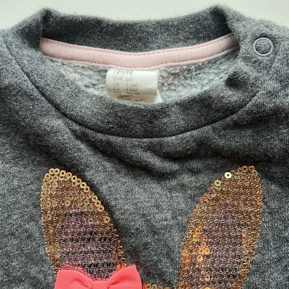H&M sequin Bunny Sweatshirt - Picture 3 of 4